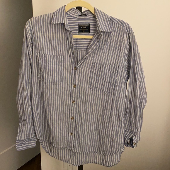 Blue button down shirt - Picture 1 of 1